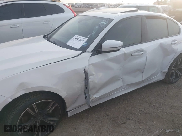 ✅ 2023 BMW 3 Series 330i xDrive • VIN: 3MW89FF04P8D73350 • Lot: 43943090. Wystawiony na IAAI z przebiegiem 23 509 mil. Bezpłatny archiwum sprzedaży aukcyjnych z USA i szczegółowy raport historii pojazdu na DreamBid. Zdjęcie 6.