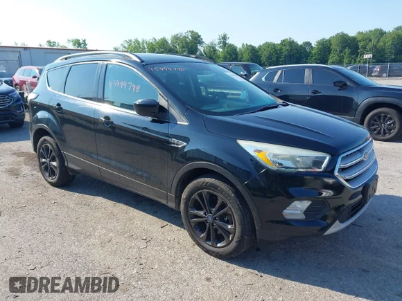 ✅ 2018 Ford Escape SE • VIN: 1FMCU9GD3JUA00143 • Lot: 45494798. Wystawiony na IAAI z przebiegiem 127 499 mil. Bezpłatny archiwum sprzedaży aukcyjnych z USA i szczegółowy raport historii pojazdu na DreamBid. Zdjęcie 1.
