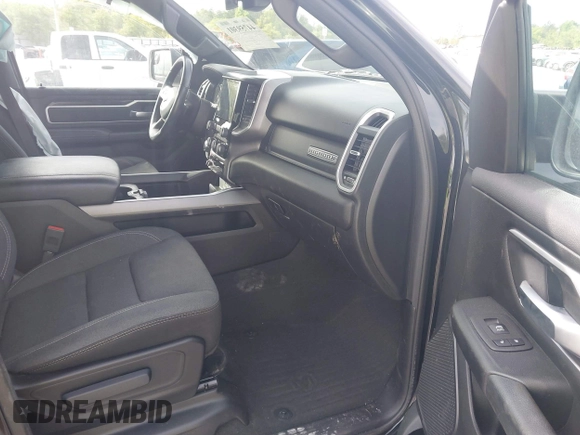 ✅ 2023 Ram 1500 Big Horn • VIN: 1C6RREBT2PN552914 • Lot: 44759301. Wystawiony na IAAI z przebiegiem 32 316 mil. Bezpłatny archiwum sprzedaży aukcyjnych z USA i szczegółowy raport historii pojazdu na DreamBid. Zdjęcie 5.