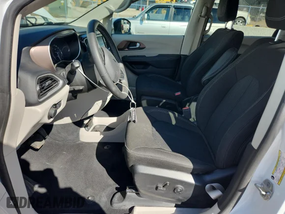 ✅ 2023 Chrysler Voyager LX • VIN: 2C4RC1CG4PR566420 • Lot: 80119155. Wystawiony na Copart z przebiegiem 98 046 mil. Bezpłatny archiwum sprzedaży aukcyjnych z USA i szczegółowy raport historii pojazdu na DreamBid. Zdjęcie 7.