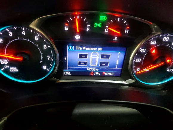 ✅ 2021 Chevrolet Equinox LT • VIN: 2GNAXUEV3M6146439 • Lot: 73926155. Wystawiony na Copart z przebiegiem 74 733 mil. Bezpłatny archiwum sprzedaży aukcyjnych z USA i szczegółowy raport historii pojazdu na DreamBid. Zdjęcie 9.