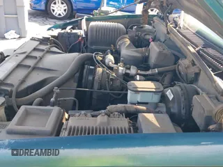 ✅ 1997 Chevrolet Silverado 1500 • VIN: 1GCEC14W3VZ100369 • Lot: 43208475. Wystawiony na IAAI z przebiegiem 101 950 mil. Bezpłatny archiwum sprzedaży aukcyjnych z USA i szczegółowy raport historii pojazdu na DreamBid. Zdjęcie 19.