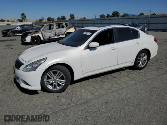 ✅ 2015 Infiniti Q40 • VIN: JN1CV6AP4FM501667 • Lot: 63613815. Wystawiony na Copart z przebiegiem 104 626 mil. Bezpłatny archiwum sprzedaży aukcyjnych z USA i szczegółowy raport historii pojazdu na DreamBid. Zdjęcie 1.