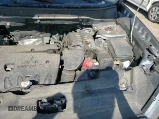 2018 Mitsubishi Outlander SE with VIN JA4AP3AW2JZ032783, listed as a Copart auction lot 70209775 with 113,305 mi miles and Salvage title. Bid and sale history available at DreamBid. Image 13.