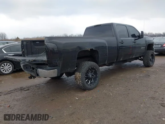 ✅ 2008 Chevrolet Silverado 2500HD 1LT • VIN: 1GCHC23628F201140 • Lot: 41531542. Wystawiony na IAAI z przebiegiem 163 602 mil. Bezpłatny archiwum sprzedaży aukcyjnych z USA i szczegółowy raport historii pojazdu na DreamBid. Zdjęcie 4.
