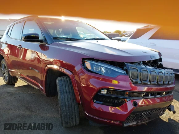 ✅ 2022 Jeep Compass High Altitude • VIN: 3C4NJDCB5NT211647 • Lot: 44294048. Wystawiony na IAAI z przebiegiem 30 117 mil. Bezpłatny archiwum sprzedaży aukcyjnych z USA i szczegółowy raport historii pojazdu na DreamBid. Zdjęcie 1.