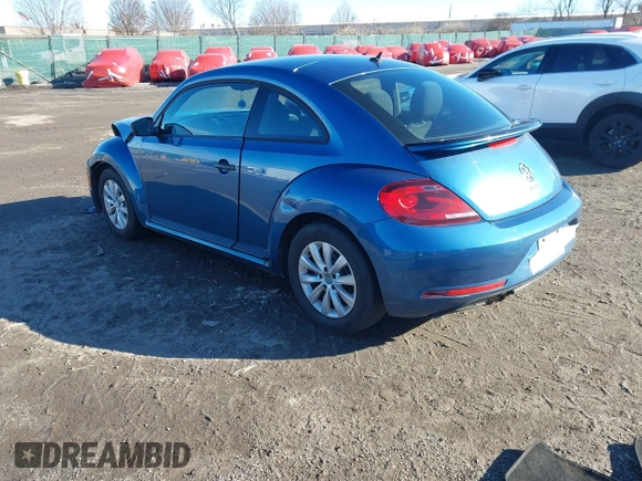 ✅ 2018 Volkswagen Beetle S • VIN: 3VWFD7AT9JM716679 • Lot: 43845437. Wystawiony na IAAI z przebiegiem 87 719 mil. Bezpłatny archiwum sprzedaży aukcyjnych z USA i szczegółowy raport historii pojazdu na DreamBid. Zdjęcie 3.