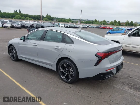 ✅ 2025 Kia K5 GT-Line • VIN: KNAG64J76S5271650 • Лот: 42443981. Опубліковано раніше на IAAI з пробігом 17 560 миль. Безкоштовний доступ до архіву аукціонних продажів зі США та докладний звіт про історію автомобіля на DreamBid. Зображення 3.