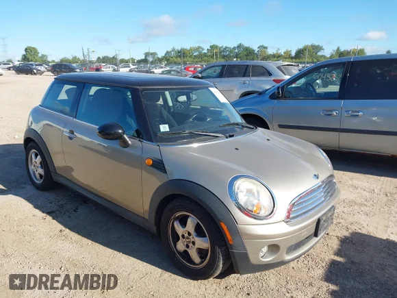 ✅ 2009 MINI Hardtop • VIN: WMWMF33589TT68993 • Лот: 43064098. Опубликован ранее на IAAI с пробегом 75 590 миль. Бесплатный доступ к архиву аукционных продаж из США и подробный отчёт об истории автомобиля на DreamBid. Изображение 1.