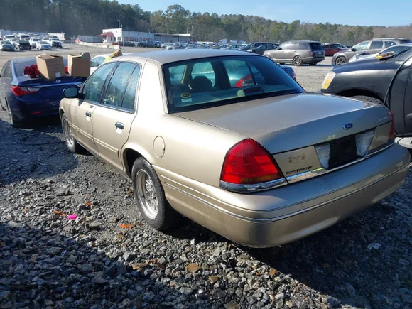 ✅ 1999 Ford Crown Victoria LX • VIN: 2FAFP74W6XX228356 • Lot: 44249411. Wystawiony na IAAI z przebiegiem 254 634 mil. Bezpłatny archiwum sprzedaży aukcyjnych z USA i szczegółowy raport historii pojazdu na DreamBid. Zdjęcie 3.