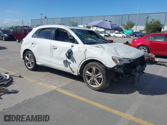 ✅ 2020 Audi Q3 S line Prestige • VIN: WA1FECF32L1011055 • Lot: 45108800. Wystawiony na IAAI z przebiegiem 40 507 mil. Bezpłatny archiwum sprzedaży aukcyjnych z USA i szczegółowy raport historii pojazdu na DreamBid. Zdjęcie 1.