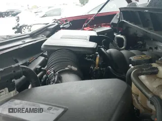 ✅ 2020 Chevrolet Silverado 1500 Custom • VIN: 1GCRWBEH7LZ317693 • Lot: 43293654. Wystawiony na IAAI z przebiegiem 121 382 mil. Bezpłatny archiwum sprzedaży aukcyjnych z USA i szczegółowy raport historii pojazdu na DreamBid. Zdjęcie 19.