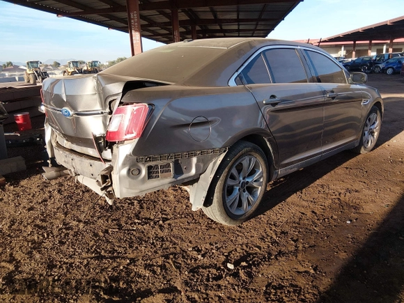 ✅ 2011 Ford Taurus SEL • VIN: 1FAHP2EWXBG160040 • Lot: 43957602. Wystawiony na IAAI z przebiegiem 177 344 mil. Bezpłatny archiwum sprzedaży aukcyjnych z USA i szczegółowy raport historii pojazdu na DreamBid. Zdjęcie 4.