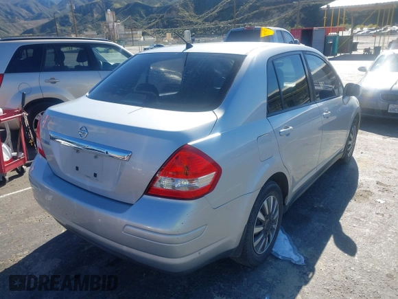 ✅ 2011 Nissan Versa S • VIN: 3N1BC1AP4BL449501 • Lot: 43822083. Wystawiony na IAAI z przebiegiem 125 461 mil. Bezpłatny archiwum sprzedaży aukcyjnych z USA i szczegółowy raport historii pojazdu na DreamBid. Zdjęcie 4.
