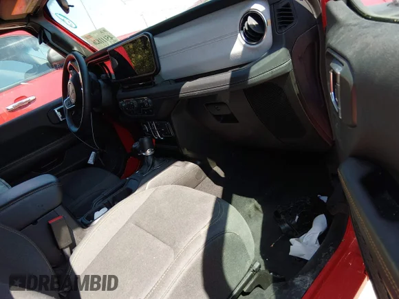 ✅ 2025 Jeep Wrangler Sahara • VIN: 1C4PJXEN0SW525231 • Лот: 45111826. Опубліковано раніше на IAAI з пробігом 30 243 миль. Безкоштовний доступ до архіву аукціонних продажів зі США та докладний звіт про історію автомобіля на DreamBid. Зображення 5.