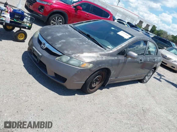 ✅ 2010 Honda Civic LX • VIN: 2HGFA1F50AH528314 • Lot: 45119003. Wystawiony na IAAI z przebiegiem 183 568 mil. Bezpłatny archiwum sprzedaży aukcyjnych z USA i szczegółowy raport historii pojazdu na DreamBid. Zdjęcie 2.
