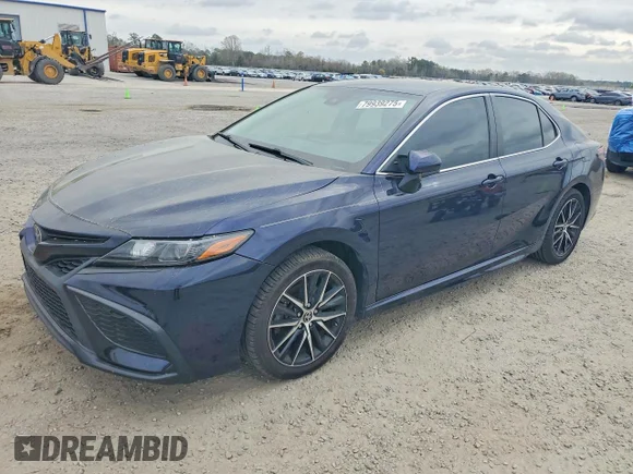 ✅ 2021 Toyota Camry SE • VIN: 4T1G11AK4MU488297 • Лот: 79939275. Опубликован ранее на Copart с пробегом 77 296 миль. Бесплатный доступ к архиву аукционных продаж из США и подробный отчёт об истории автомобиля на DreamBid. Изображение 1.