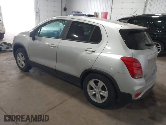 ✅ 2020 Chevrolet Trax LS • VIN: KL7CJKSB6LB030341 • Lot: 44599811. Wystawiony na IAAI z przebiegiem 119 894 mil. Bezpłatny archiwum sprzedaży aukcyjnych z USA i szczegółowy raport historii pojazdu na DreamBid. Zdjęcie 3.