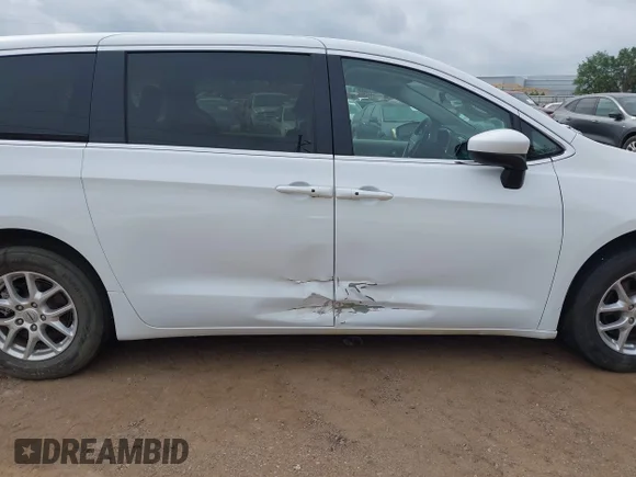 ✅ 2022 Chrysler Voyager LX • VIN: 2C4RC1CG2NR226891 • Lot: 45111537. Wystawiony na IAAI z przebiegiem 42 549 mil. Bezpłatny archiwum sprzedaży aukcyjnych z USA i szczegółowy raport historii pojazdu na DreamBid. Zdjęcie 6.