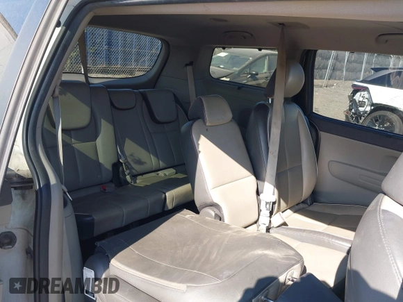 ✅ 2017 Kia Sedona LX • VIN: KNDMB5C14H6332237 • Lot: 44858745. Wystawiony na IAAI z przebiegiem 128 346 mil. Bezpłatny archiwum sprzedaży aukcyjnych z USA i szczegółowy raport historii pojazdu na DreamBid. Zdjęcie 8.