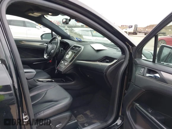 ✅ 2017 Lincoln MKC Premiere • VIN: 5LMCJ1C96HUL03694 • Лот: 41639790. Опубліковано раніше на IAAI з пробігом 75 678 миль. Безкоштовний доступ до архіву аукціонних продажів зі США та докладний звіт про історію автомобіля на DreamBid. Зображення 5.