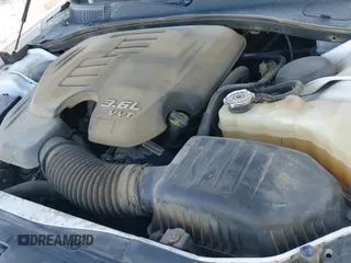 ✅ 2019 Chrysler 300 S • VIN: 2C3CCAGG8KH542723 • Lot: 41214612. Wystawiony na IAAI z przebiegiem Nie podano. Bezpłatny archiwum sprzedaży aukcyjnych z USA i szczegółowy raport historii pojazdu na DreamBid. Zdjęcie 21.