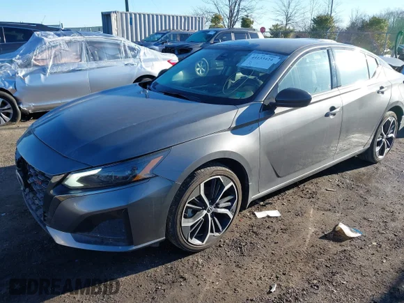 ✅ 2025 Nissan Altima SR • VIN: 1N4BL4CVXSN324017 • Lot: 44133424. Wystawiony na IAAI z przebiegiem 27 884 mil. Bezpłatny archiwum sprzedaży aukcyjnych z USA i szczegółowy raport historii pojazdu na DreamBid. Zdjęcie 2.