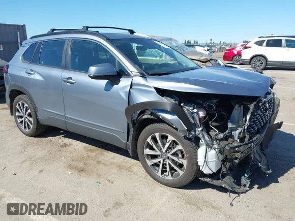 ✅ 2022 Toyota Corolla Cross XLE • VIN: 7MUDAABG1NV038524 • Lot: 44541831. Wystawiony na IAAI z przebiegiem 35 665 mil. Bezpłatny archiwum sprzedaży aukcyjnych z USA i szczegółowy raport historii pojazdu na DreamBid. Zdjęcie 1.