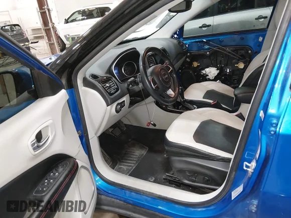 ✅ 2018 Jeep Compass Limited • VIN: 3C4NJDCB0JT146698 • Lot: 45262349. Wystawiony na IAAI z przebiegiem 153 039 mil. Bezpłatny archiwum sprzedaży aukcyjnych z USA i szczegółowy raport historii pojazdu na DreamBid. Zdjęcie 5.