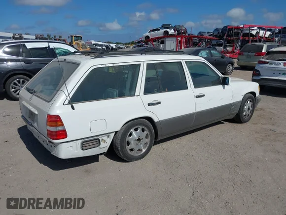 ✅ 1995 Mercedes-Benz E • VIN: WDBEA92E7SF328790 • Lot: 43528284. Wystawiony na IAAI z przebiegiem 163 211 mil. Bezpłatny archiwum sprzedaży aukcyjnych z USA i szczegółowy raport historii pojazdu na DreamBid. Zdjęcie 4.