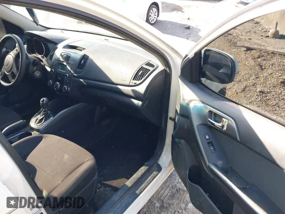 ✅ 2013 Kia Forte EX • VIN: KNAFU4A20D5653598 • Lot: 45095763. Wystawiony na IAAI z przebiegiem 217 861 mil. Bezpłatny archiwum sprzedaży aukcyjnych z USA i szczegółowy raport historii pojazdu na DreamBid. Zdjęcie 5.