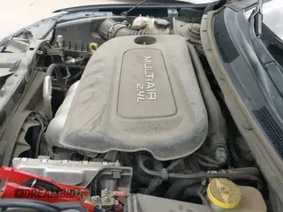 ✅ 2015 Chrysler 200 Limited • VIN: 1C3CCCAB3FN571794 • Lot: 42557616. Wystawiony na IAAI z przebiegiem 219 437 mil. Bezpłatny archiwum sprzedaży aukcyjnych z USA i szczegółowy raport historii pojazdu na DreamBid. Zdjęcie 12.