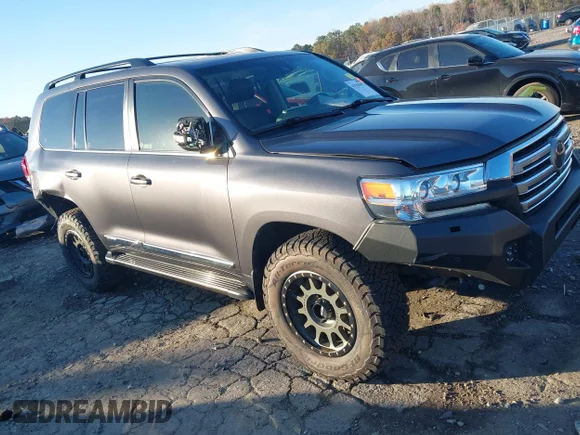 ✅ 2018 Toyota Land Cruiser • VIN: JTMCY7AJ4J4064980 • Lot: 43702597. Wystawiony na IAAI z przebiegiem 114 238 mil. Bezpłatny archiwum sprzedaży aukcyjnych z USA i szczegółowy raport historii pojazdu na DreamBid. Zdjęcie 1.
