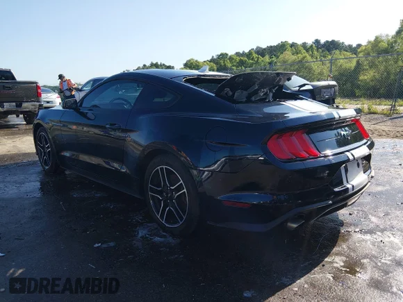 ✅ 2021 Ford Mustang EcoBoost • VIN: 1FA6P8TH3M5111923 • Lot: 45118489. Wystawiony na IAAI z przebiegiem 61 905 mil. Bezpłatny archiwum sprzedaży aukcyjnych z USA i szczegółowy raport historii pojazdu na DreamBid. Zdjęcie 3.
