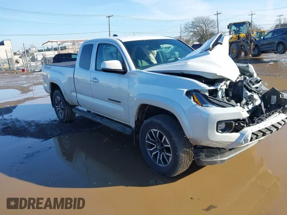 ✅ 2022 Toyota Tacoma TRD Sport • VIN: 3TYSZ5AN2NT092498 • Лот: 44109548. Опубліковано раніше на IAAI з пробігом 30 325 миль. Безкоштовний доступ до архіву аукціонних продажів зі США та докладний звіт про історію автомобіля на DreamBid. Зображення 1.