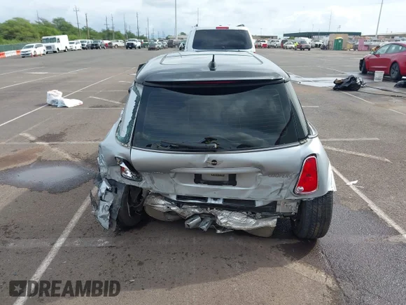 ✅ 2005 MINI Hardtop S • VIN: WMWRE33575TL10408 • Lot: 44039057. Listed on IAAI with Not provided. Free auction sales archive from the USA and detailed vehicle history report at DreamBid. Image 17.