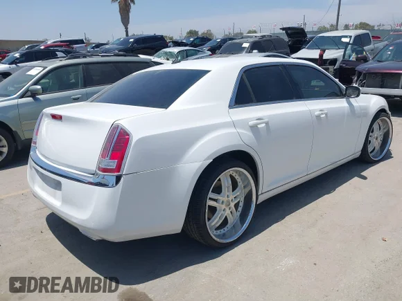 ✅ 2013 Chrysler 300 • VIN: 2C3CCAAG7DH553000 • Lot: 45174115. Wystawiony na IAAI z przebiegiem 143 843 mil. Bezpłatny archiwum sprzedaży aukcyjnych z USA i szczegółowy raport historii pojazdu na DreamBid. Zdjęcie 4.