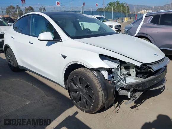 ✅ 2025 Tesla Model Y Long Range • VIN: 7SAYGDED5SF316468 • Lot: 44965536. Wystawiony na IAAI z przebiegiem 12 179 mil. Bezpłatny archiwum sprzedaży aukcyjnych z USA i szczegółowy raport historii pojazdu na DreamBid. Zdjęcie 1.