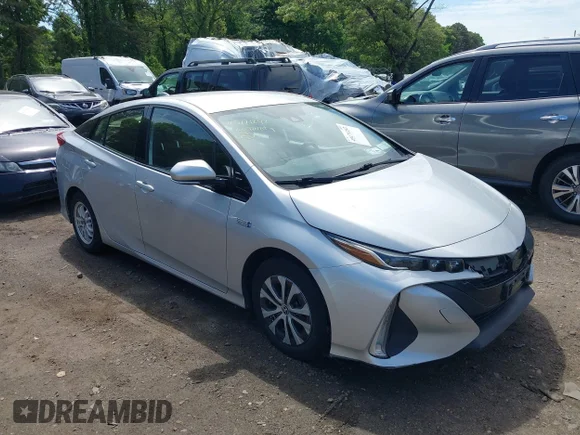 ✅ 2020 Toyota Prius LE • VIN: JTDKARFP8L3138113 • Lot: 45171242. Listed on IAAI with 85,286 mi. Free auction sales archive from the USA and detailed vehicle history report at DreamBid. Image 1.
