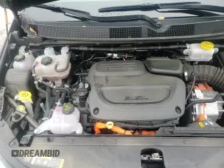 ✅ 2024 Chrysler Pacifica Hybrid Select • VIN: 2C4RC1S76RR196642 • Lot: 86138805. Listed on Copart with 18,546 mi. Free auction sales archive from the USA and detailed vehicle history report at DreamBid. Image 14.