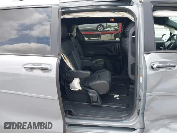 ✅ 2025 Toyota Sienna XSE • VIN: 5TDCSKFC8SS222399 • Лот: 45138778. Опубліковано раніше на IAAI з пробігом 2 172 миль. Безкоштовний доступ до архіву аукціонних продажів зі США та докладний звіт про історію автомобіля на DreamBid. Зображення 8.