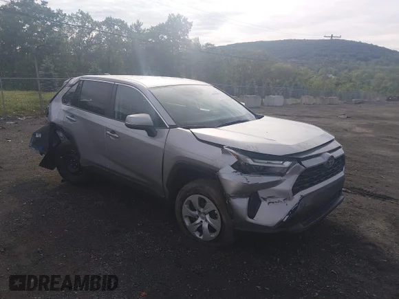 ✅ 2025 Toyota RAV4 LE • VIN: 2T3G1RFV6SC556798 • Лот: 45180580. Опубликован ранее на IAAI с пробегом 7 208 миль. Бесплатный доступ к архиву аукционных продаж из США и подробный отчёт об истории автомобиля на DreamBid. Изображение 1.