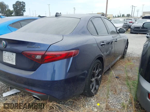 ✅ 2021 Alfa Romeo Giulia Ti • VIN: ZARFAMBN7M7645304 • Lot: 45313298. Wystawiony na IAAI z przebiegiem Nie podano. Bezpłatny archiwum sprzedaży aukcyjnych z USA i szczegółowy raport historii pojazdu na DreamBid. Zdjęcie 4.
