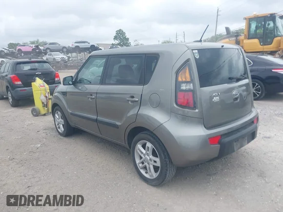 ✅ 2011 Kia Soul + • VIN: KNDJT2A22B7254942 • Lot: 44610603. Wystawiony na IAAI z przebiegiem 110 615 mil. Bezpłatny archiwum sprzedaży aukcyjnych z USA i szczegółowy raport historii pojazdu na DreamBid. Zdjęcie 3.