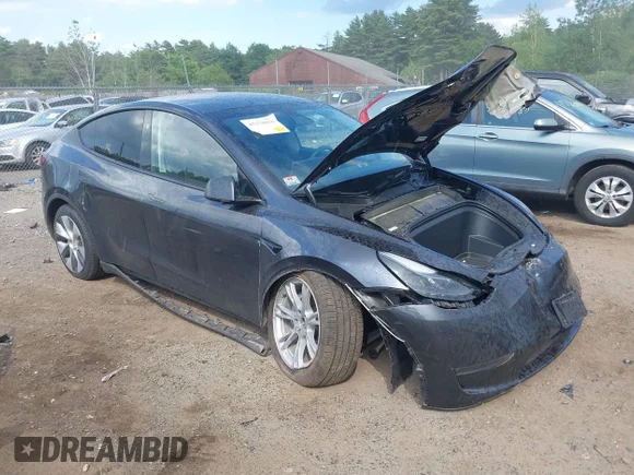 ✅ 2024 Tesla Model Y Long Range • VIN: 7SAYGDEE1RA225939 • Lot: 45370070. Wystawiony na IAAI z przebiegiem 28 638 mil. Bezpłatny archiwum sprzedaży aukcyjnych z USA i szczegółowy raport historii pojazdu na DreamBid. Zdjęcie 1.