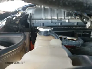 2015 Dodge Charger SRT Hellcat z VIN 2C3CDXL99FH860606, wystawiony jako IAAI lot #38994683 z przebiegiem 33 726 mil mil oraz . Historia ofert i sprzedaży dostępna na DreamBid. Obrazek 18.