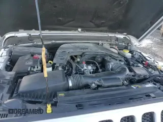 ✅ 2020 Jeep Wrangler Unlimited Sahara Altitude • VIN: 1C4HJXEG2LW319304 • Lot: 88274015. Wystawiony na Copart z przebiegiem 50 599 mil. Bezpłatny archiwum sprzedaży aukcyjnych z USA i szczegółowy raport historii pojazdu na DreamBid. Zdjęcie 15.