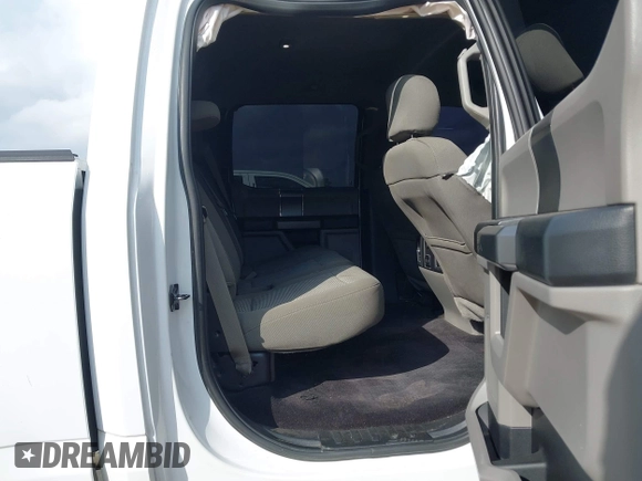 ✅ 2017 Ford F-150 XL • VIN: 1FTEW1EF2HKC61315 • Lot: 43777253. Wystawiony na IAAI z przebiegiem 188 716 mil. Bezpłatny archiwum sprzedaży aukcyjnych z USA i szczegółowy raport historii pojazdu na DreamBid. Zdjęcie 8.