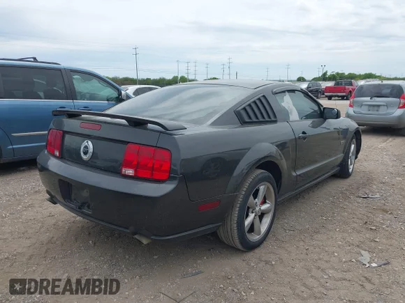 ✅ 2008 Ford Mustang GT Deluxe • VIN: 1ZVHT82H285203351 • Лот: 44803909. Опубликован ранее на IAAI с пробегом 215 708 миль. Бесплатный доступ к архиву аукционных продаж из США и подробный отчёт об истории автомобиля на DreamBid. Изображение 4.