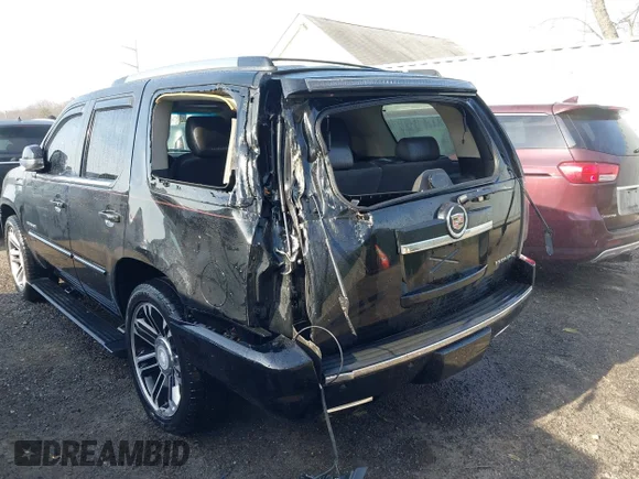 ✅ 2013 Cadillac Escalade Premium • VIN: 1GYS4CEF7DR102743 • Лот: 41690593. Опубликован ранее на IAAI с пробегом 228 070 миль. Бесплатный доступ к архиву аукционных продаж из США и подробный отчёт об истории автомобиля на DreamBid. Изображение 6.